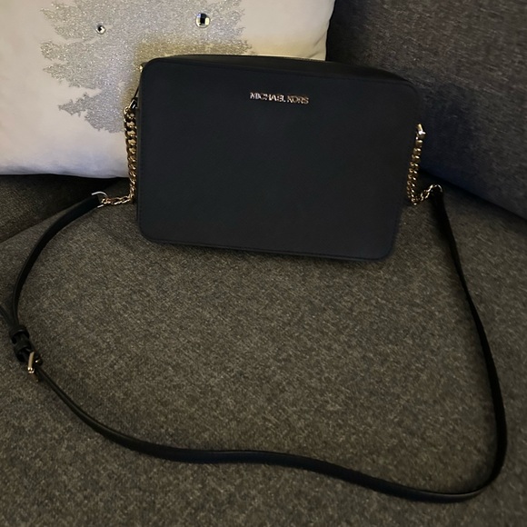 Michael Kors Women's Jet Set Item Crossbody Bag in Black with Gold Hardware - Picture 1 of 5